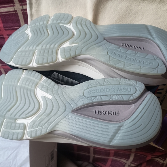 New Balance Kith New York Rangers Ronnie Feige - Picture 4 of 10